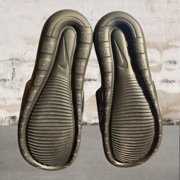 Nike NWOT Victori One Printed Slide Black Tiger Camo Size W7 M6 - Picture 3 of 4